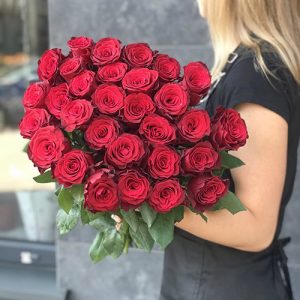 букет 33 красные розы в Измаиле