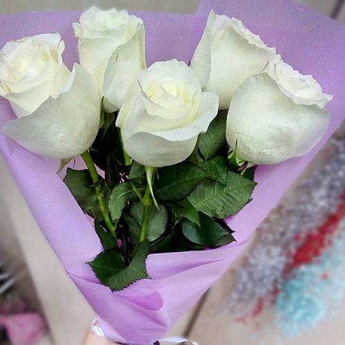 букет 5 белых роз в Измаиле фото