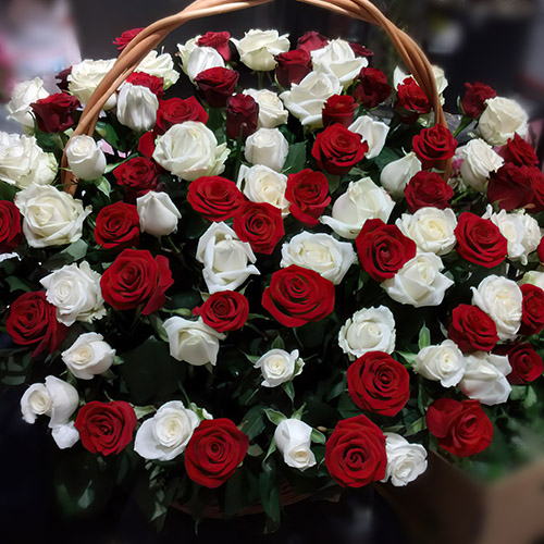 Фото товара Корзина красных и белых роз в Измаиле
